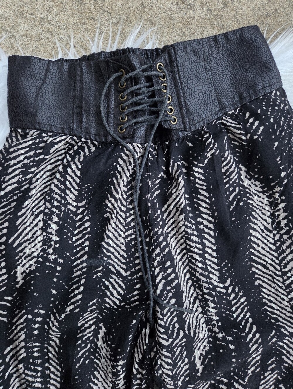 Authentic - Black And Cream High Waisted Pants - Size 5 - Picture 3 of 11